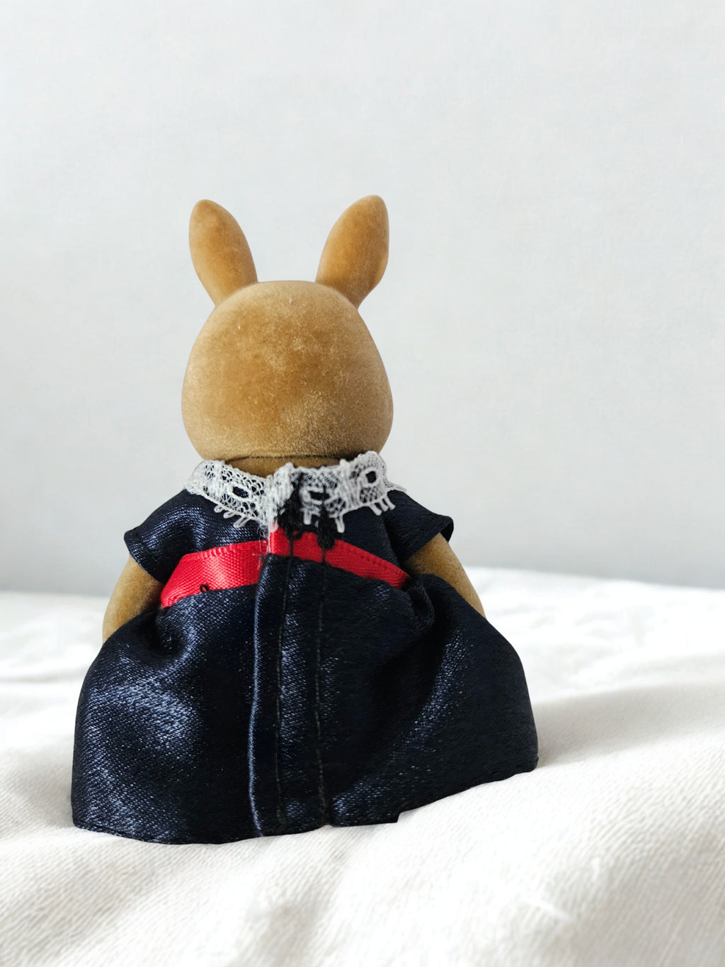 Li'l Woodzeez Village Rabbit in Dress – Pre-Loved Figurine